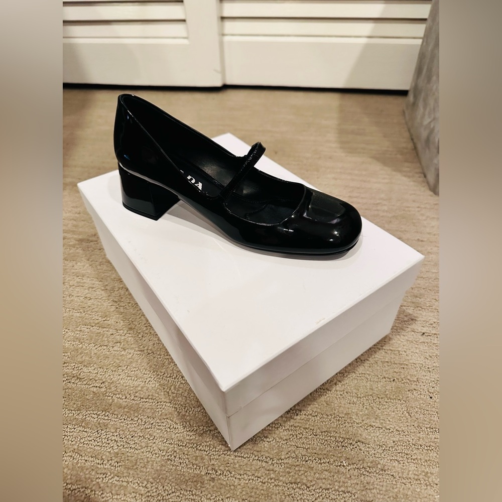 🆕Authentic from Italy PRADA patent black leather pumps - Picture 12 of 16